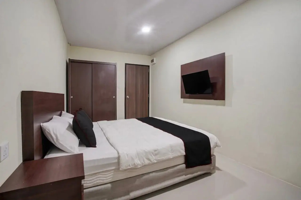 Collection O near Harbour Bay Mall formerly Kansa Hotel