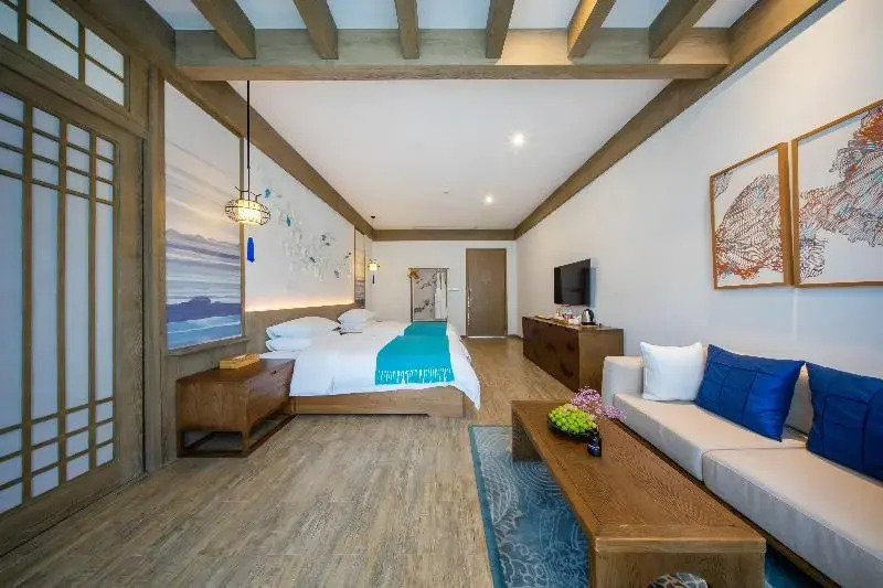 Blossom Hill Yuejingzhuang Hotel