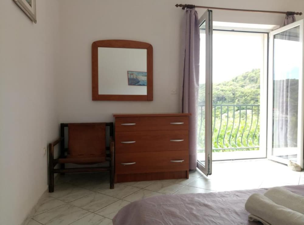 Villa Azure Saplunara