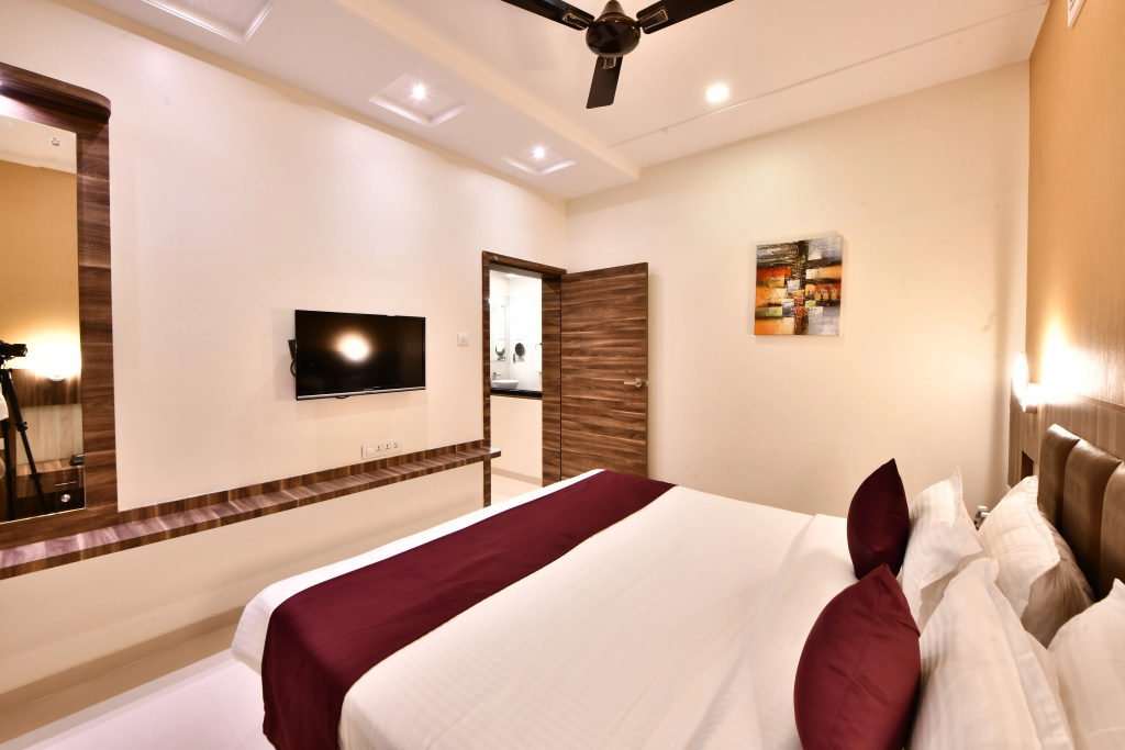 Click Hotel Sagar Plaza Chakan, Pune