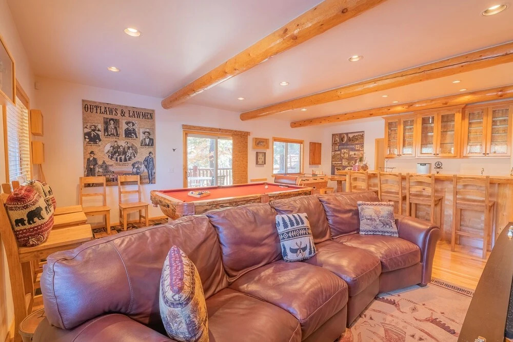 Bearfoot Bungalow - Premium And Spacious Home Close To The National Forest And The Village. 4 Bedroom Home