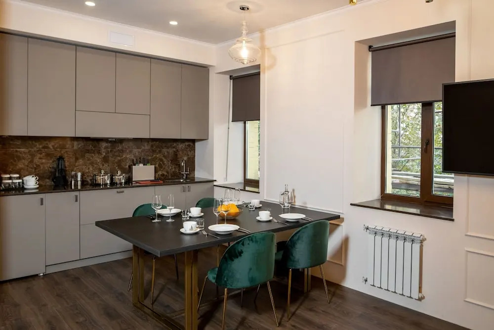 De Paris Apartments