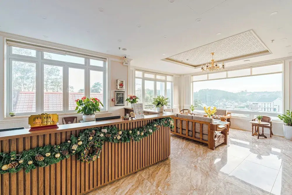 PINE VIEW Hotel Dalat
