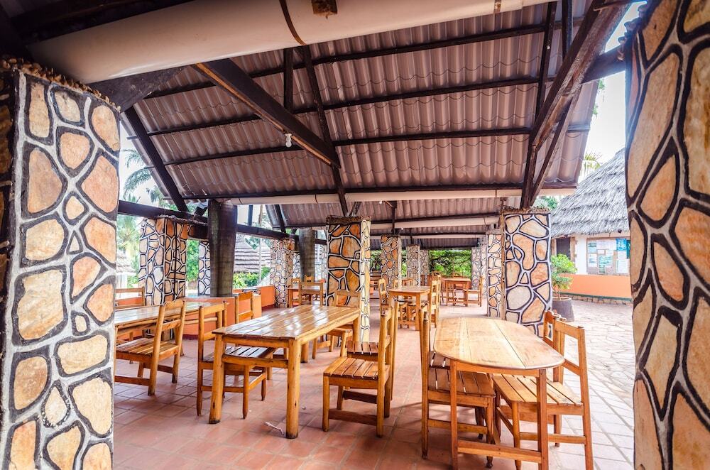 Kingfisher Safaris Resort Hotel