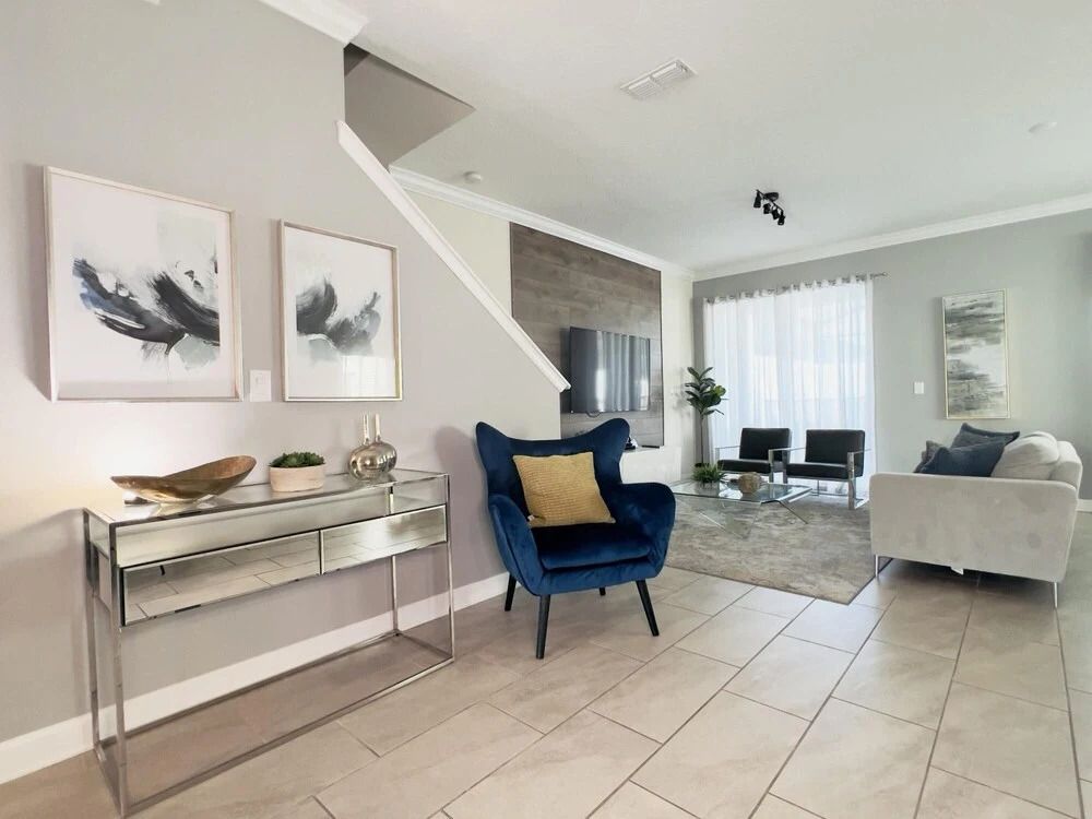 Charming two themed bedrooms townhome near Disney