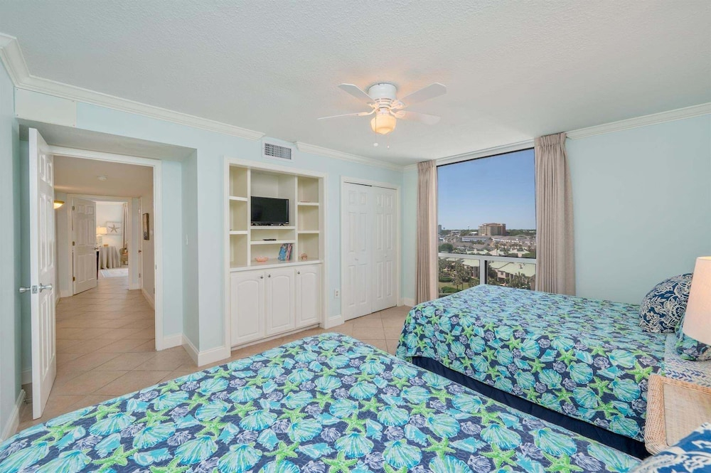 Shoreline Towers 1095 2 Bedroom Condo