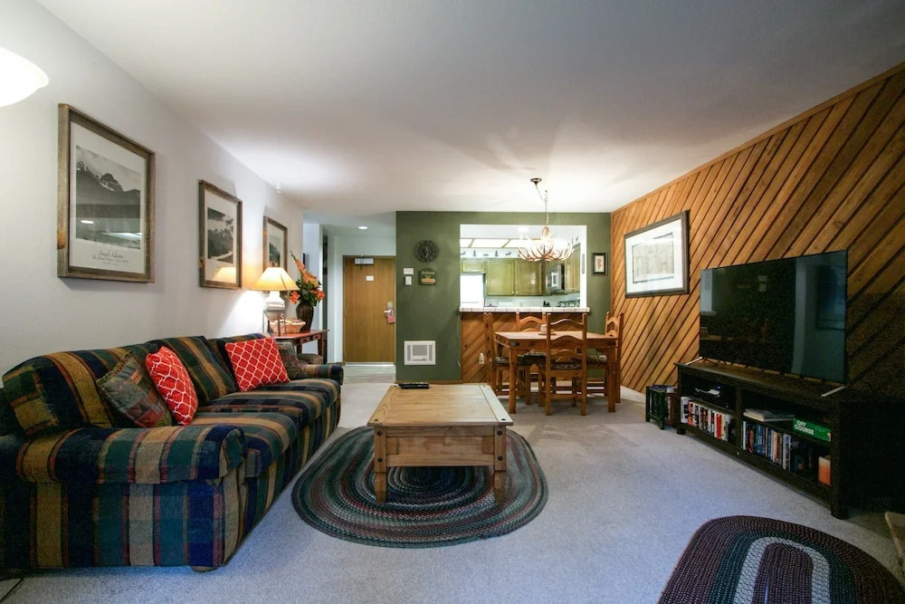 Aspen Creek #209 1 Bedroom Condo