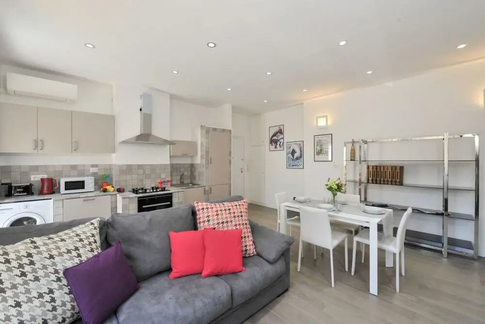 Bright and Beautiful 1 bed Flat in Lovely Area