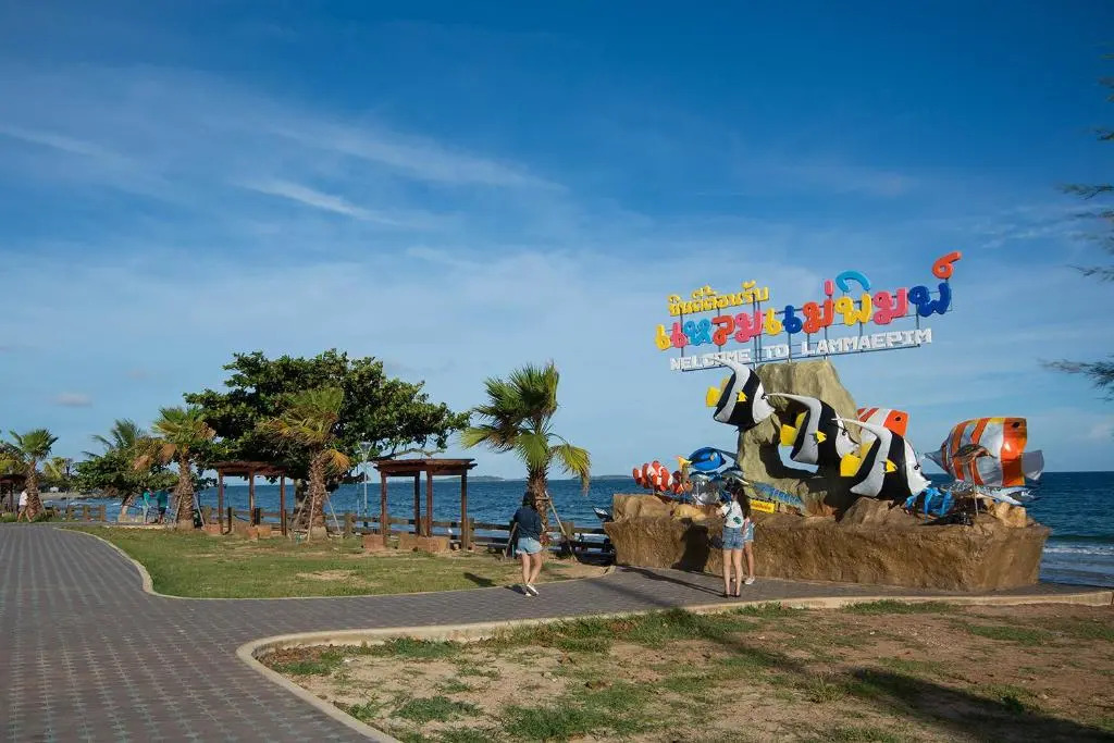 Grand Beach CondoB35 by malai