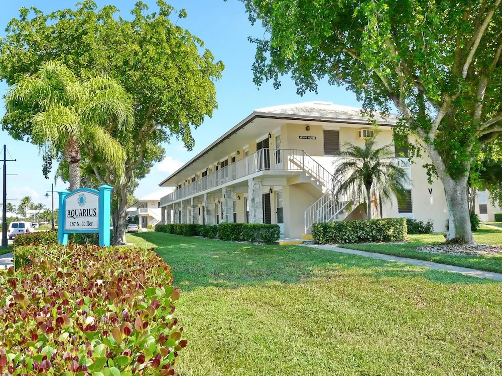 Idyllic Condo With Brief Walk to Beach and Restaurants