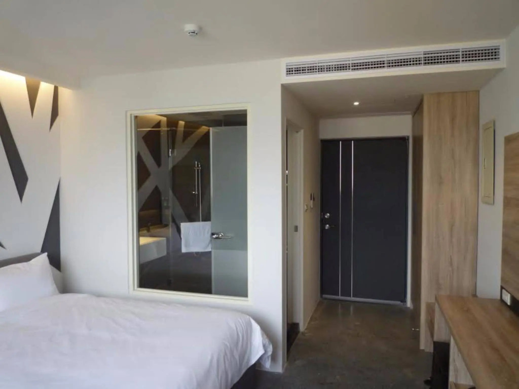 Travel Light Hotel