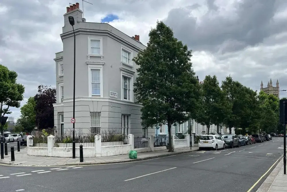The Westbourne Park Place - Elegant 3bdr Flat