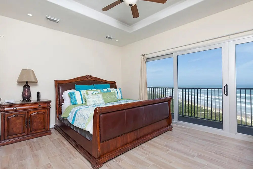 Aquarius Condominium 1001