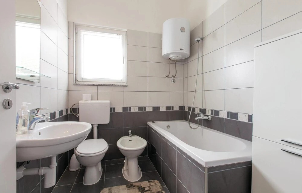 Nice Home in Poljica With Wifi and 5 Bedrooms