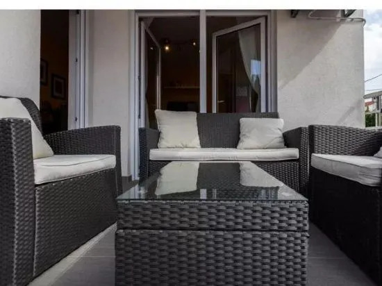 Apartment Plutus