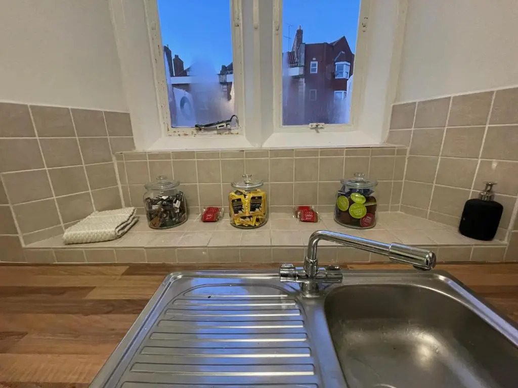 Gated Stunning Period Studio in Vibrant Bristol