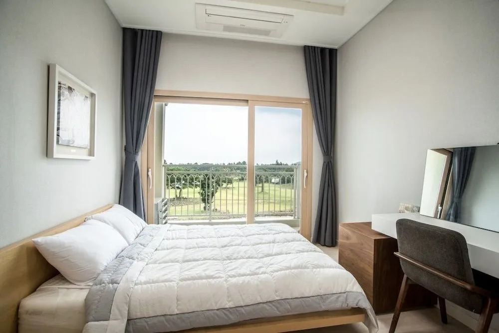 Oakra Resort