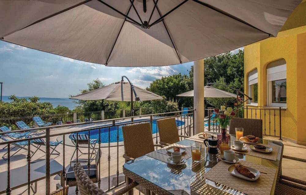 Amazing Home In Kostrena