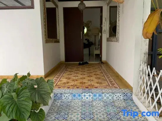 Treevilla 3 Bedrooms Home with Private Pool in South Jakarta