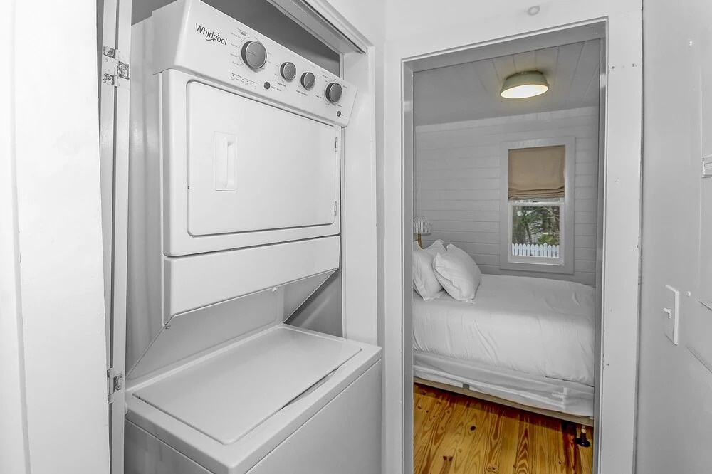 Seaside Cottage "sea Shack" Adorable Tupelo Street, Sleeps 4 1 Bedroom Home by RedAwning