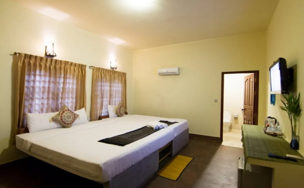 G Eleven Hotel