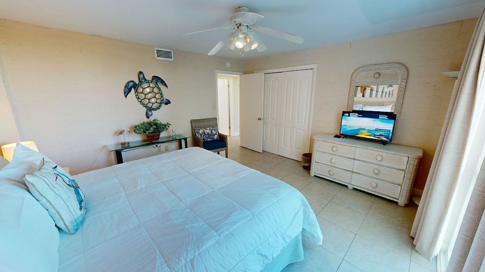Shoreline Towers 3036 3 Bedroom Condo