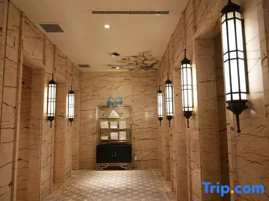 Lingao Hot Spring International Hotel