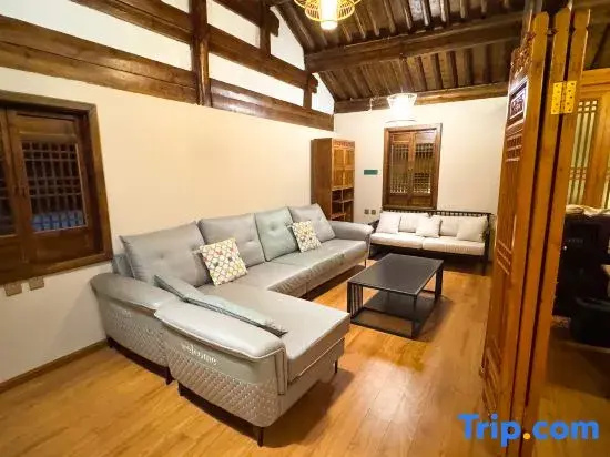 Ban Yin·Silkworm Mulberry Bureau Homestay (Jianchuan Ancient Town Branch)