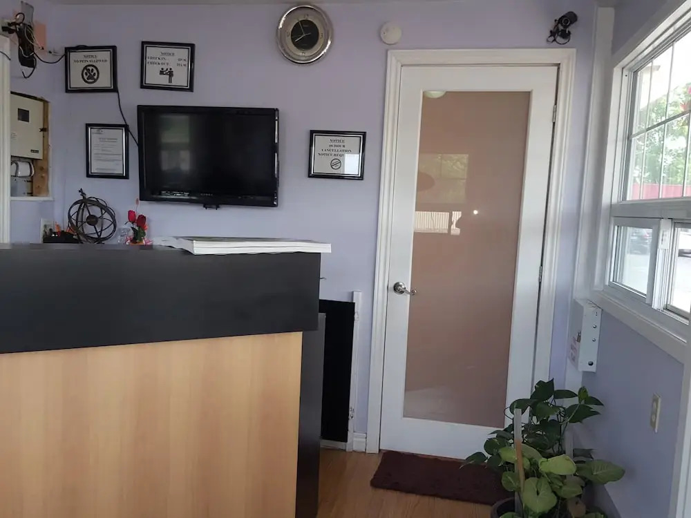 Niagara Inn & Suites