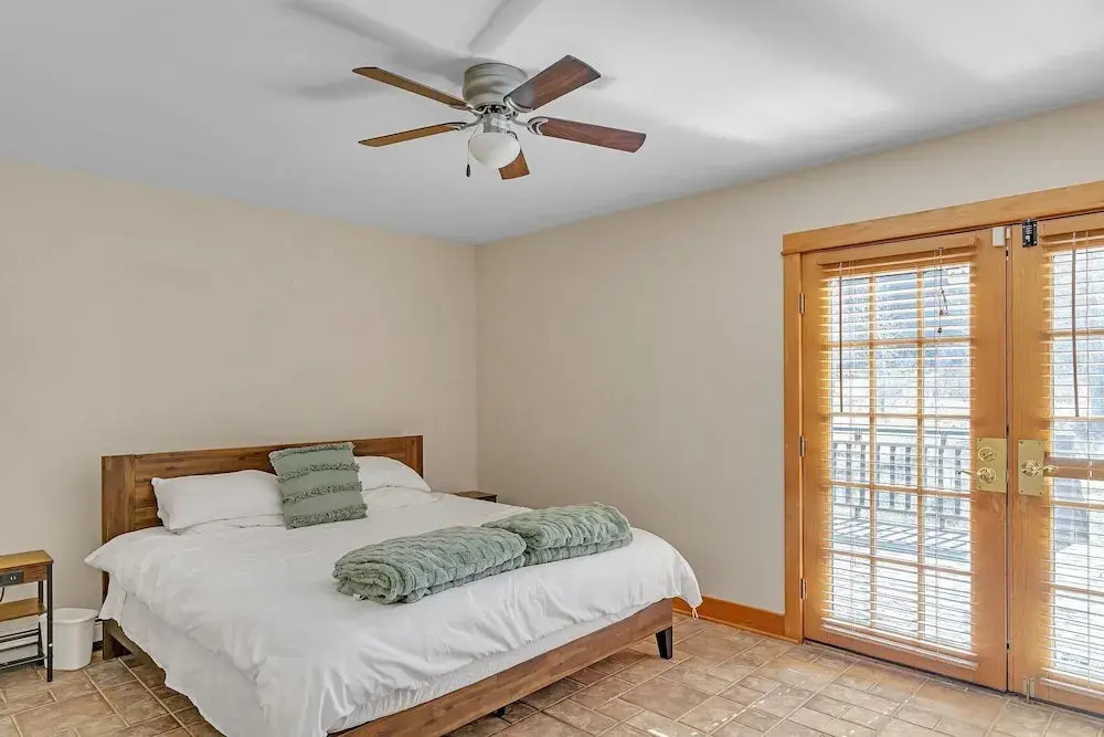 Charming Country 4br Retreat With Riverfront Views 4 Bedroom Cabin