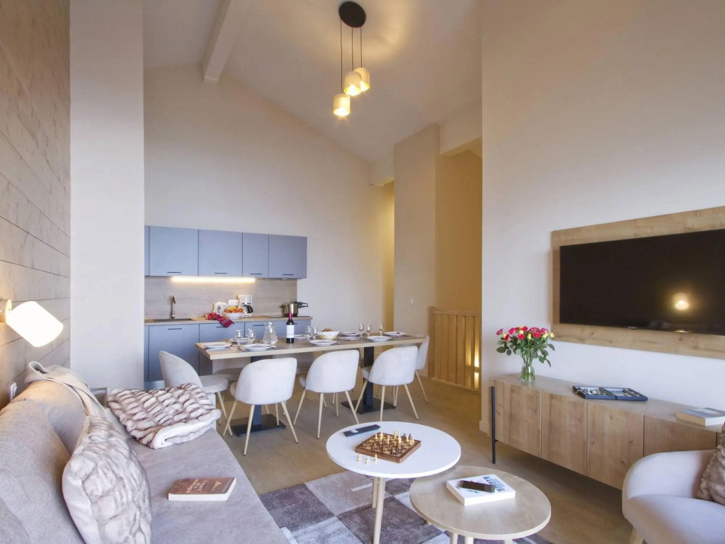 Cosy apartment with spa near the slopes in Alpe d'Huez