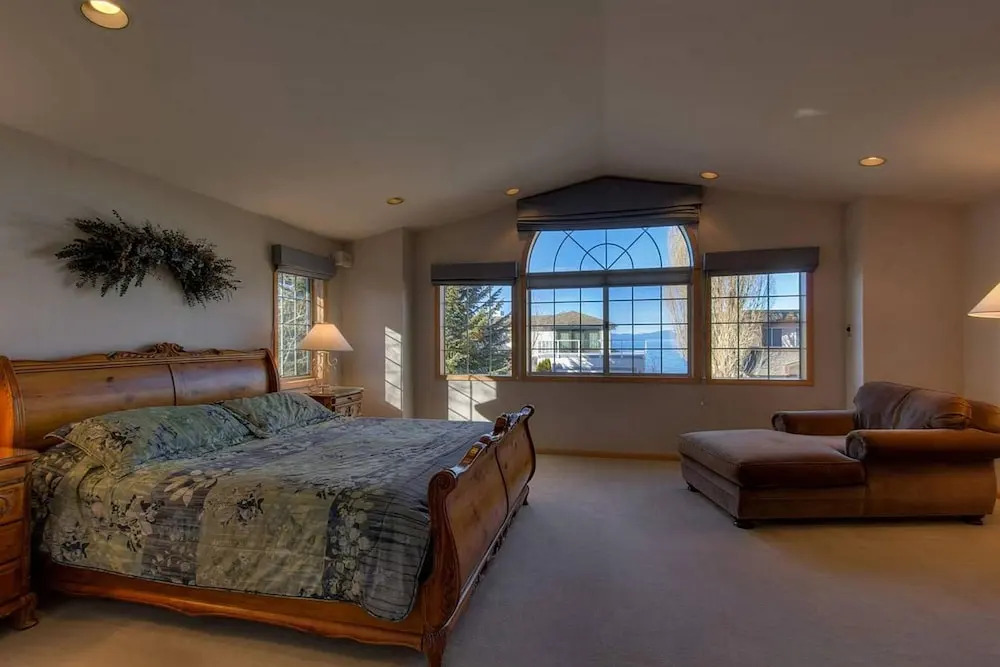Beach Drive Beauty by Lake Tahoe Accommodations