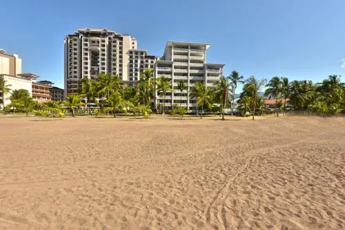 The Palms Jaco 1001 penthouse on the beach