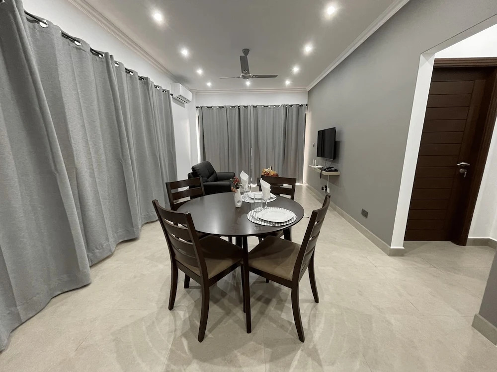 B Holiday Apartments
