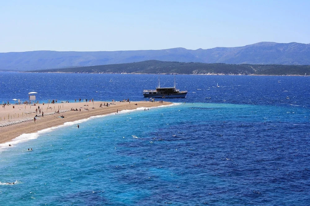 House With 2 Bedrooms in Stari Grad, With Private Pool, Furnished Terr