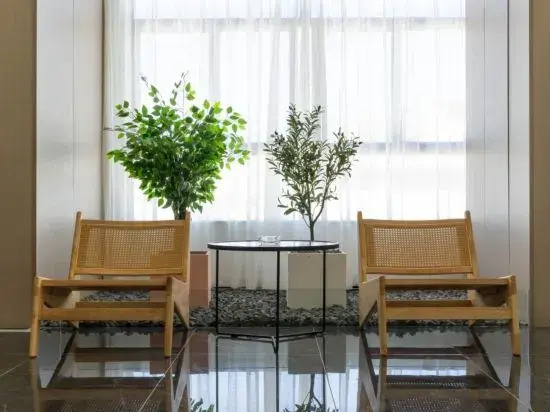 Encounter at the Corner Lodge Hotel (Shantou Chenghai Pumei Flagship Store)