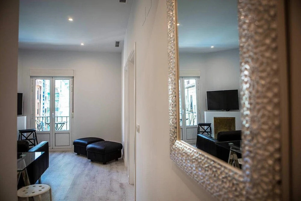 Modern 3 Bdr 2 Bath in La Latina, Near Metro