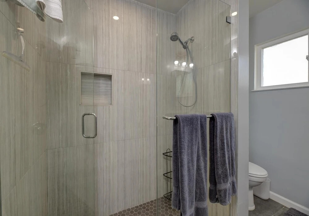 Cute Apt Close To Downtown, Long Beach! 1 Bedroom Apts by RedAwning