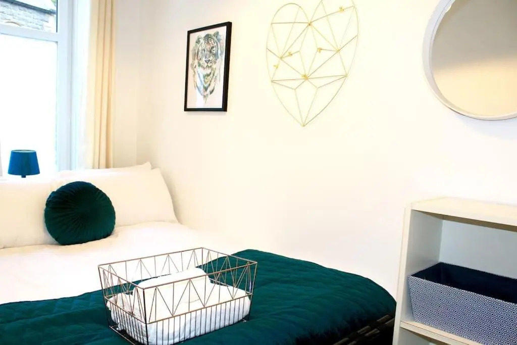 Flat 12A - Central, modern, bright apartment with free wifi