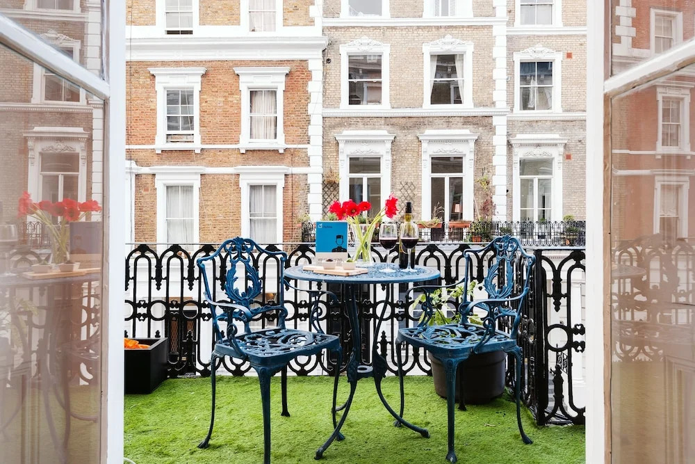 Earls Court Suites by Whelans