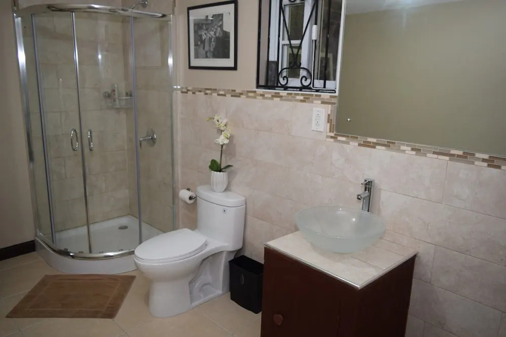New Kingston Guest Apt at Evans