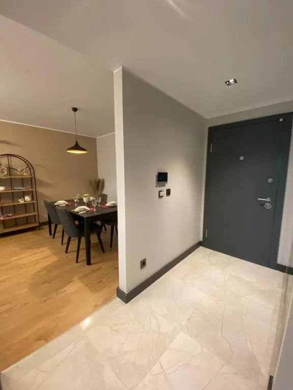 Luxury Central Fully Equipped 2BR 2BA Apartment by Siena Suites