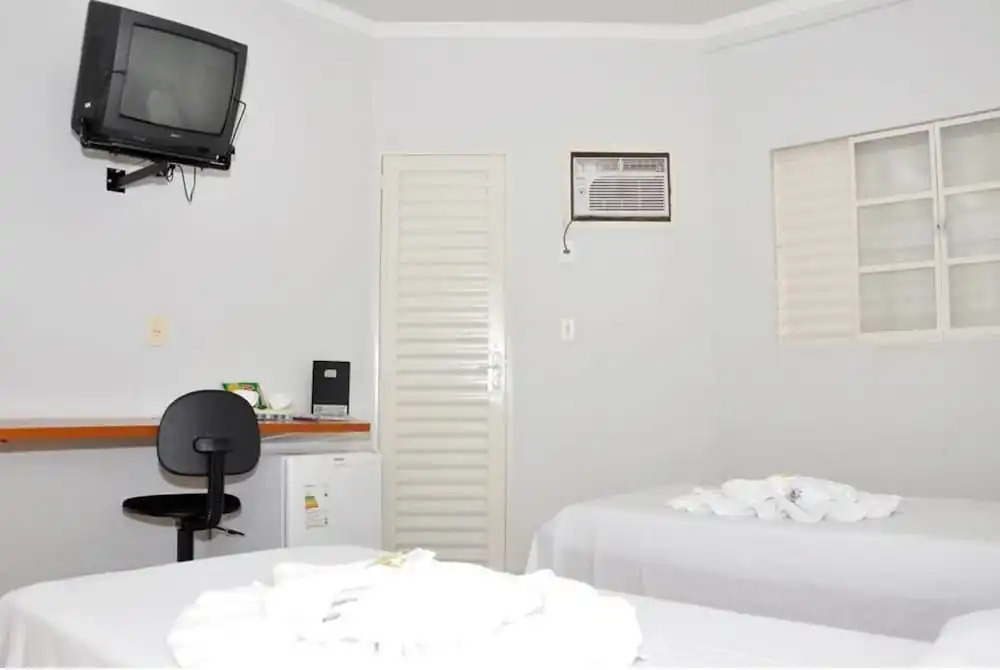 Hotel Carolina 2 - próximo a Universidade de Uberaba uniube - ao Aeroporto Fórum De uberaba - hospital Mario Palmeirio ao Hospital São Marcos e hospital Regional