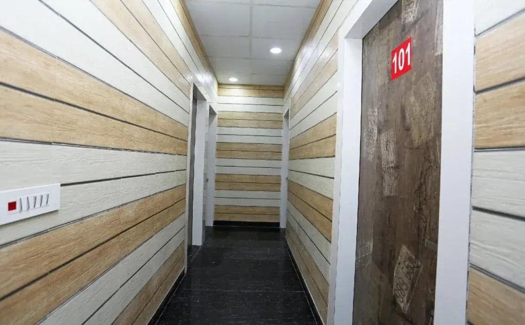 Hotel Royal Villa by OYO Rooms