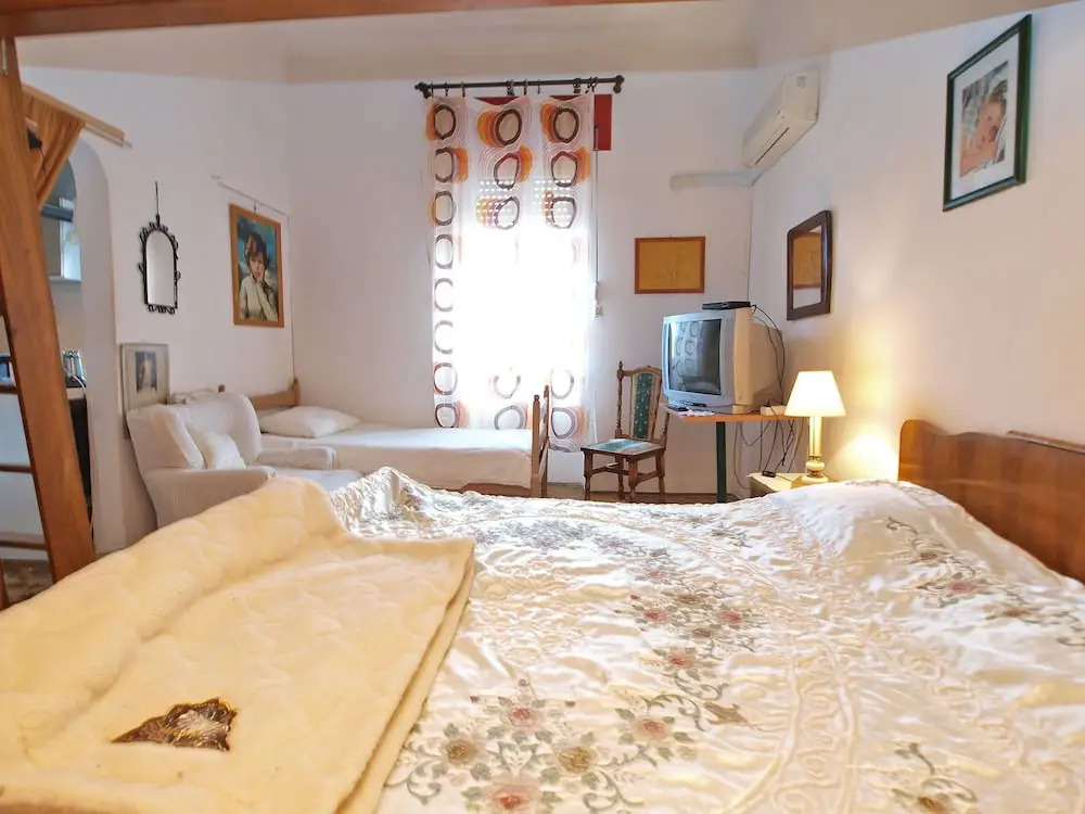 Apartment 1050