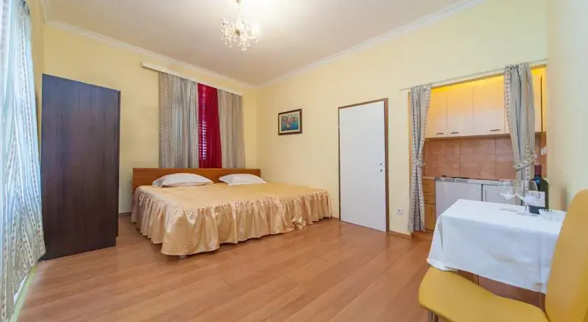 House Lodging Apartments Toni