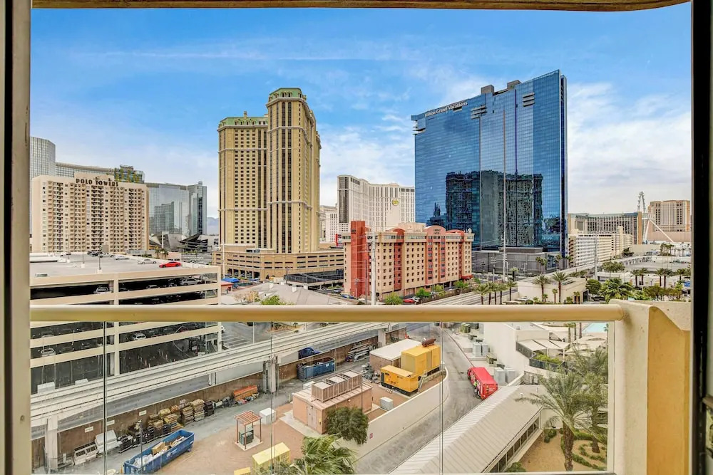 Stunning Strip View Penthouse, Balcony 37617