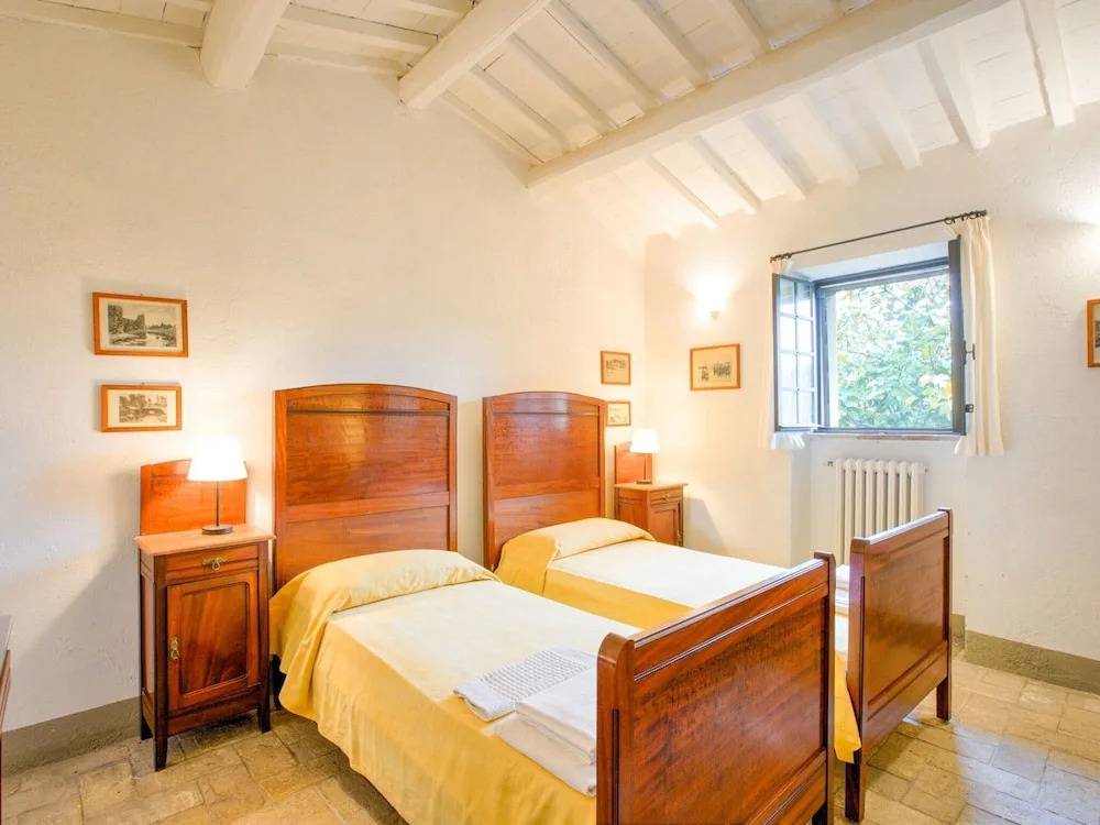 Villa in Sermugnano With Pool & Garden