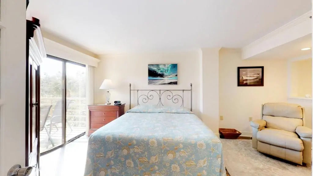 2215 Villamare