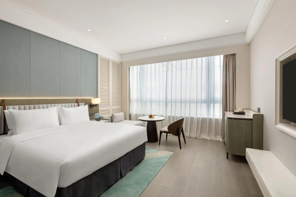 Yuehua Hotel Xiamen Seaside Hotel corridor leads to the stone exhibition hall